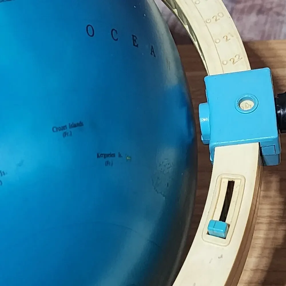 Vintage Fisher Price Light Up Discovery Globe 1988 w/ Viewer WORKS